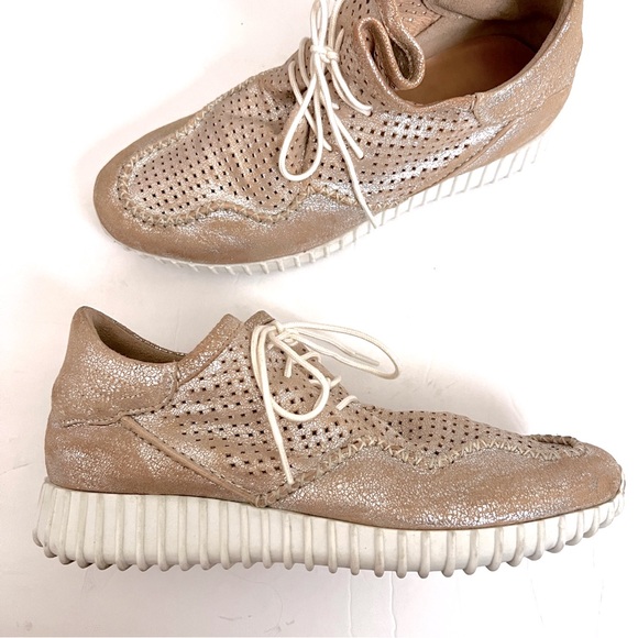 DIBA True Poker Hand Sneakers Metallic Rose Gold Perforated Leather 9 - Picture 11 of 12